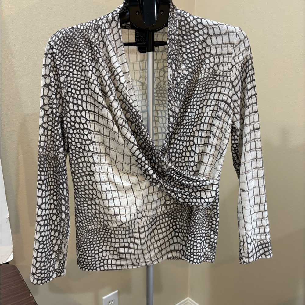 CLARA SUNWOO Monochrome Croc-Pattern Top